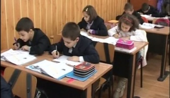 Noutăţi în educaţie. Ce îi aşteaptă pe elevi în anul 2013